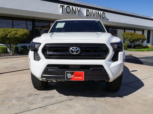 Used 2024 Toyota Tacoma SR w/ SR Upgrade Package AWD/4WD image 3