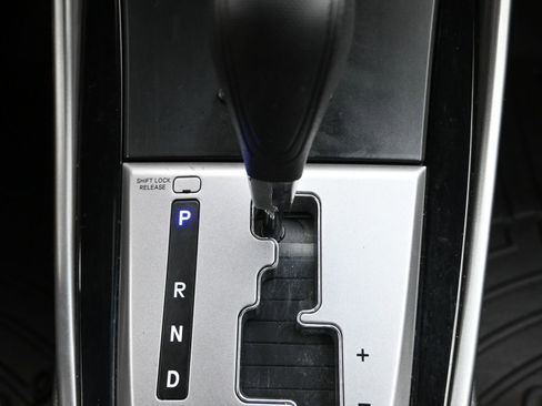Used 2013 Hyundai Elantra GLS w/ Preferred Pkg FWD image 17