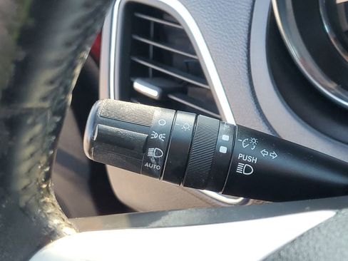 Used 2013 Chrysler 200 Touring FWD image 23