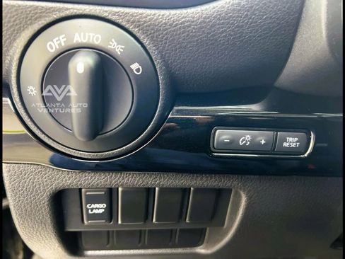 Used 2022 Nissan Titan SV image 28