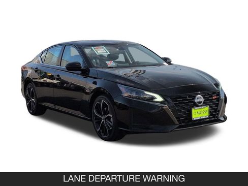 Used 2024 Nissan Altima 2.5 SR FWD image 2