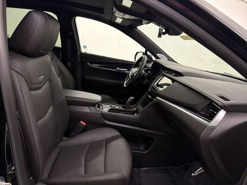 Certified 2025 Cadillac XT5 Premium Luxury w/ LPO, Floor Liner Package AWD/4WD image 24