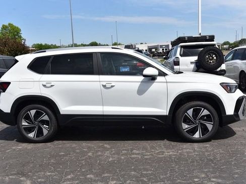 New 2026 Volkswagen Taos SE AWD/4WD image 5