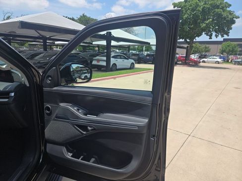 Used 2026 Lincoln Navigator Reserve AWD/4WD image 19