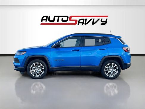 Used 2024 Jeep Compass Latitude image 4