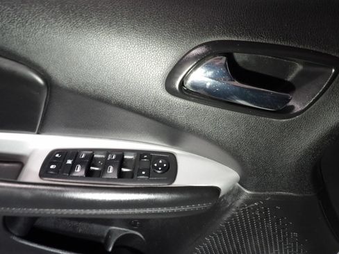 Used 2019 Dodge Journey SE w/ Connectivity Group FWD image 9