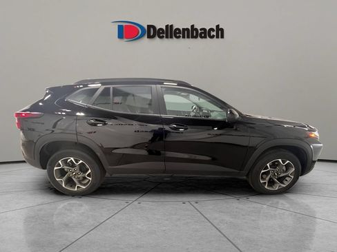 Used 2025 Chevrolet Trax LT w/ LT Convenience Package FWD image 6