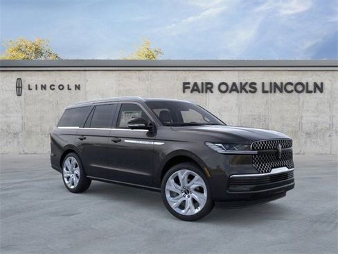 New 2025 Lincoln Navigator Reserve image 7