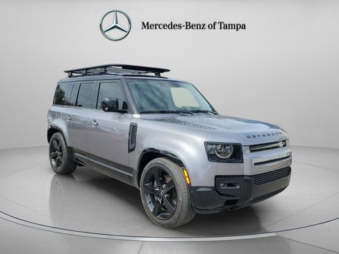 Used 2024 Land Rover Defender 110 X-Dynamic SE image 4