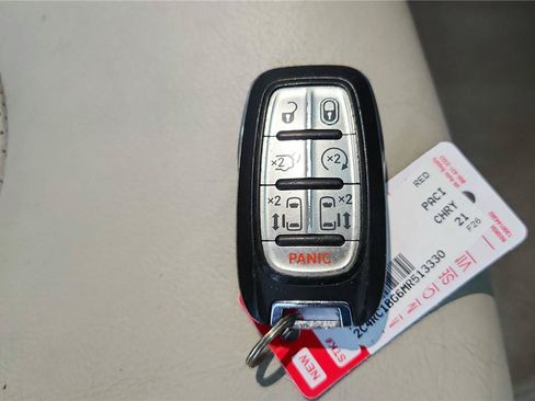 Used 2021 Chrysler Pacifica Touring-L w/ Uconnect Theater Family Group FWD image 22