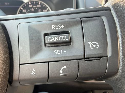 Used 2024 Nissan Rogue S AWD/4WD image 18