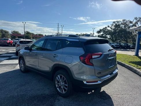 Used 2024 GMC Terrain SLT FWD image 3