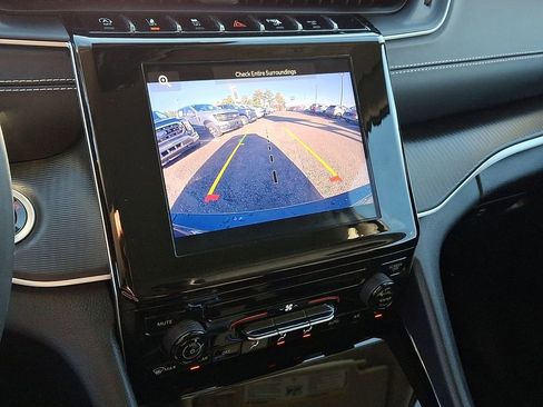 Used 2023 Jeep Grand Cherokee L Laredo image 19