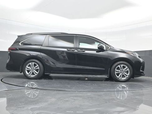 Used 2022 Toyota Sienna XSE image 54