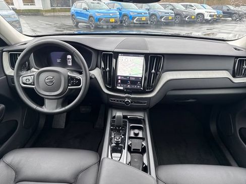 Used 2025 Volvo XC60 B5 Plus AWD/4WD image 11