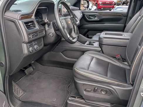 Used 2024 Chevrolet Suburban Premier image 8