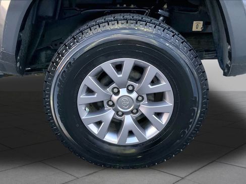 Used 2019 Toyota Tacoma SR5 RWD image 11