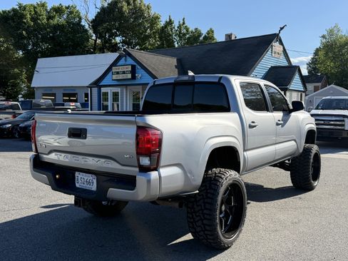 Used 2018 Toyota Tacoma SR w/ SR Convenience Package AWD/4WD image 5