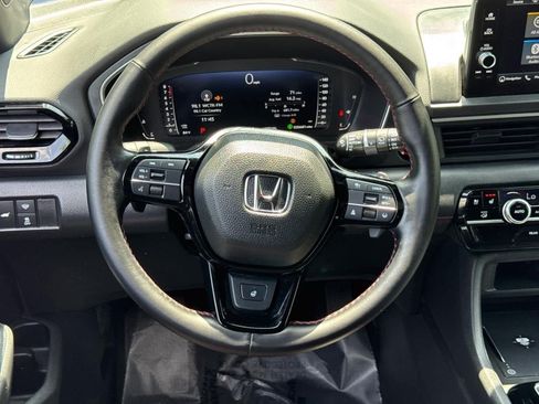 Used 2025 Honda Pilot Black Edition image 18