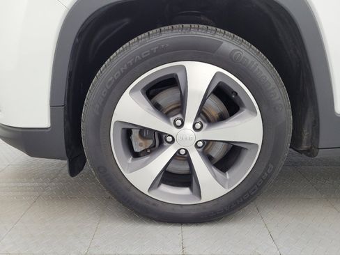 Used 2020 Jeep Cherokee Limited FWD image 31