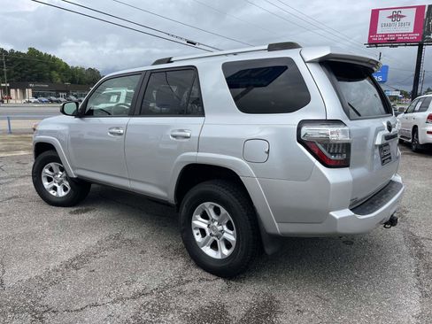 Used 2020 Toyota 4Runner SR5 AWD/4WD image 5