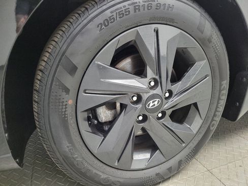 Used 2023 Hyundai Elantra SEL FWD image 31
