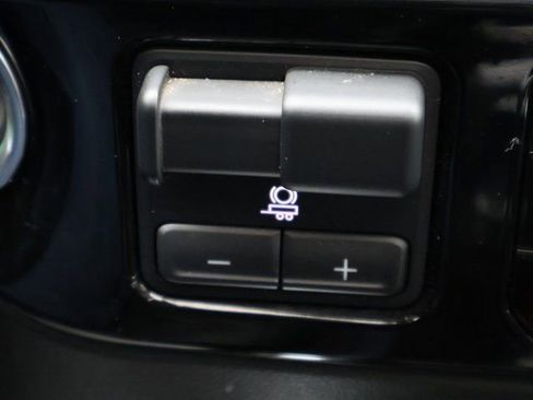 Used 2022 Chevrolet Silverado 1500 LTZ w/ LTZ Premium Package AWD/4WD image 32