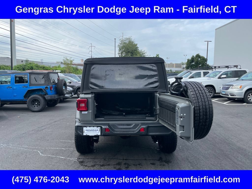 Used 2018 Jeep Wrangler Unlimited Sahara AWD/4WD image 29
