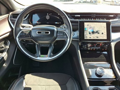 Used 2022 Jeep Grand Cherokee L Laredo image 12