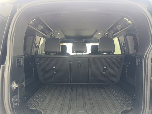 Used 2022 Land Rover Defender 110 X-Dynamic SE image 76
