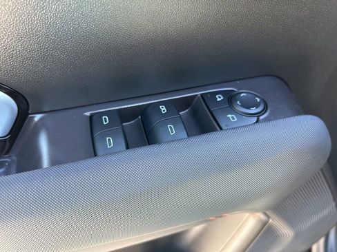 Used 2025 Chevrolet Colorado Z71 w/ Technology Package image 13