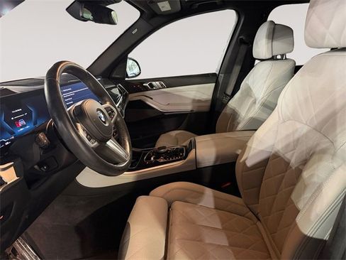 Used 2024 BMW X5 xDrive40i w/ M Sport Package image 9