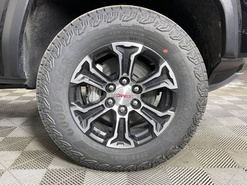 Used 2024 GMC Canyon AT4 w/ Technology Package image 11