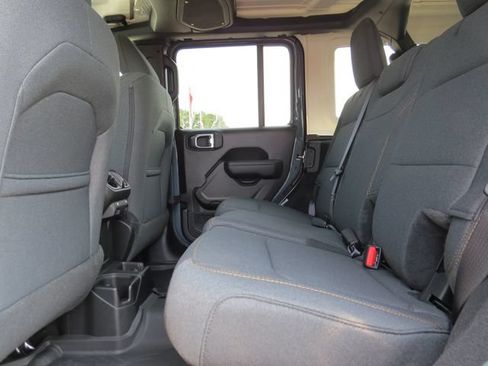 Used 2025 Jeep Wrangler Unlimited Sport AWD/4WD image 15