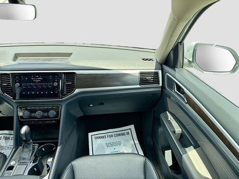 Used 2023 Volkswagen Atlas SE w/ Panoramic Sunroof Package FWD image 18