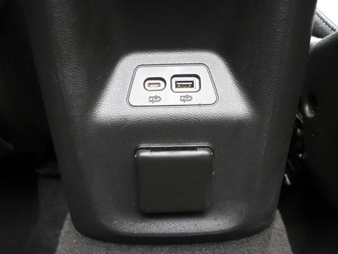 Used 2022 Buick Envision Avenir w/ Technology Package II image 24