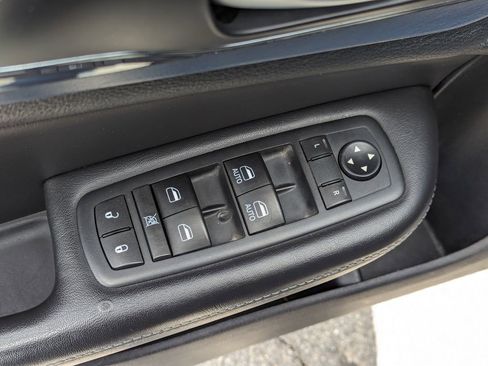 Used 2016 Chrysler 200 S w/ Navigation & Sound Group I image 28