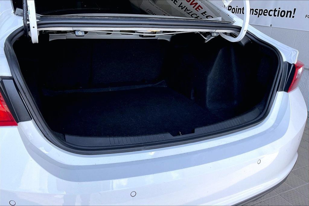 Used 2024 Chevrolet Malibu LT FWD image 18