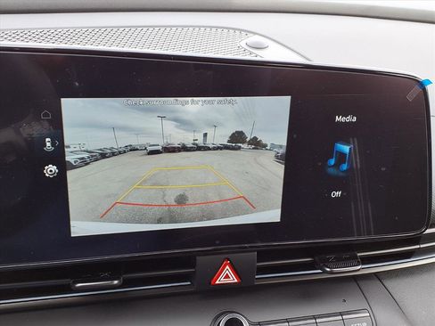 New 2025 Hyundai Elantra SEL image 5