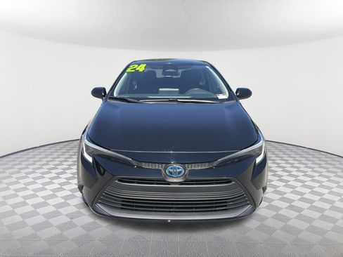Used 2024 Toyota Corolla LE FWD image 2