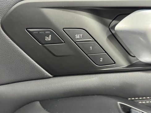 Used 2021 BMW X7 M50i image 23