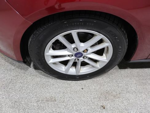 Used 2015 Ford Focus SE w/ SE Cold Weather Package FWD image 9