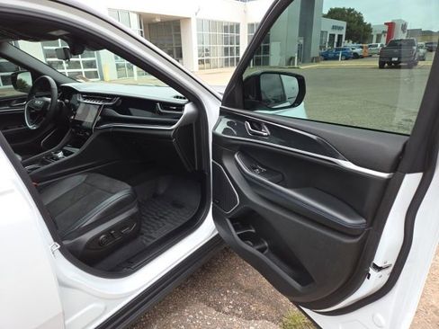 Used 2024 Jeep Grand Cherokee Trailhawk w/ Luxury Tech Group III image 50