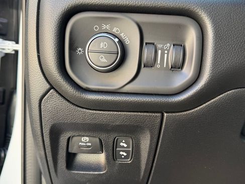 New 2026 RAM 1500 4x4 Crew Cab image 23