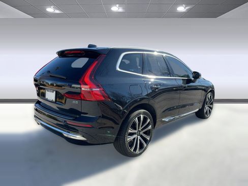 Certified 2023 Volvo XC60 B5 Ultimate w/ Climate Package image 9