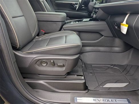 New 2025 Chevrolet Suburban Premier image 43