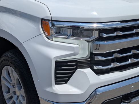 Used 2022 Chevrolet Silverado 1500 LTZ w/ Technology Package AWD/4WD image 10