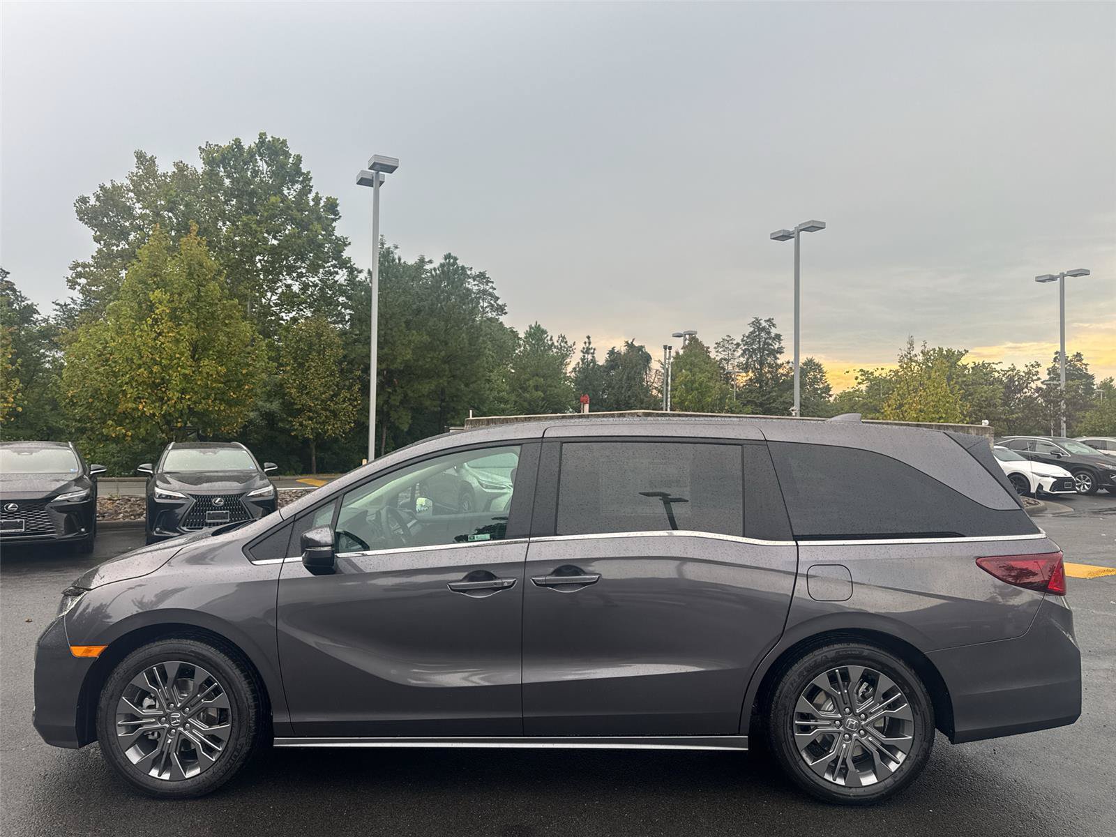 New 2027 Honda Odyssey Touring image 4