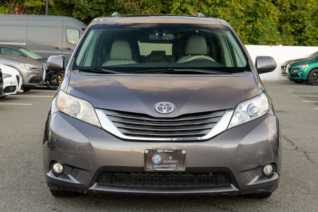 Used 2011 Toyota Sienna XLE w/ Premium Pkg FWD image 2