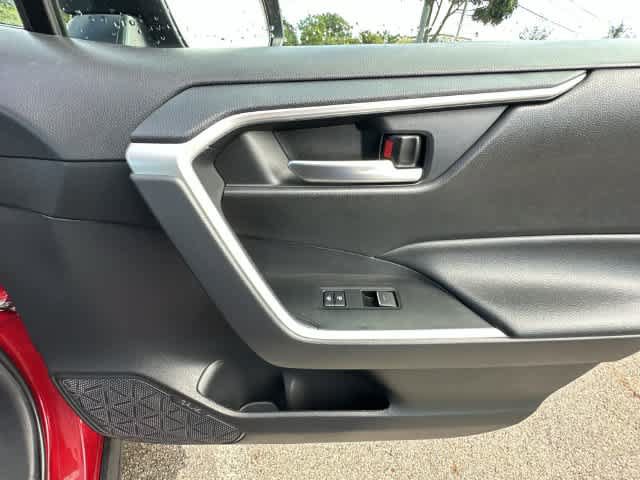 Used 2025 Toyota RAV4 XLE FWD image 20
